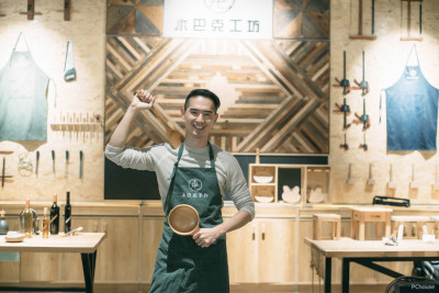 铁和木的完美结合，改造破旧工作室